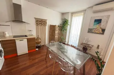Cuisine ou kitchenette dans l'établissement One bedroom with balcony Rue Chabaud