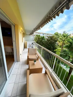 Balcon ou terrasse dans l'établissement Charmant studio avec grande terrasse