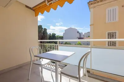 Balcon ou terrasse dans l'établissement REF 2021 -Cannes Centre Croisette - Apartment for rent