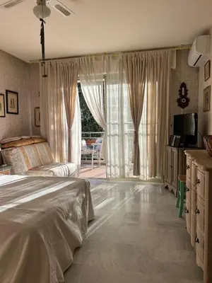Un ou plusieurs lits dans un hébergement de l'établissement Cozy Cannes Studio - 12 Min Walk To The Beach - Free Parking