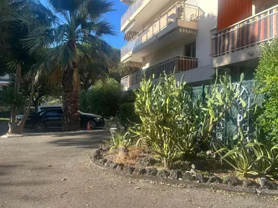 Jardin de l'établissement Cozy Cannes Studio - 12 Min Walk To The Beach - Free Parking