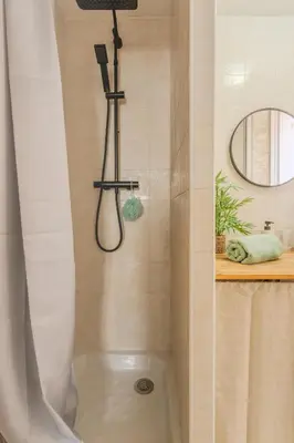 Salle de bains dans l'établissement Brise de Sauge 1BR cosy clim, proche Palais