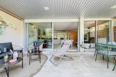 Coin salon dans l'établissement Jardin privé Piscine & Tennis 15 min à pied dAntibes Centre