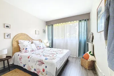 Un ou plusieurs lits dans un hébergement de l'établissement Jardin privé Piscine & Tennis 15 min à pied dAntibes Centre
