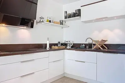 Cuisine ou kitchenette dans l'établissement Jardin privé Piscine & Tennis 15 min à pied dAntibes Centre
