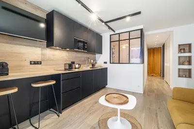 Cuisine ou kitchenette dans l'établissement 13 PRAD - Renovated apartment for 3 travelers near Croisette