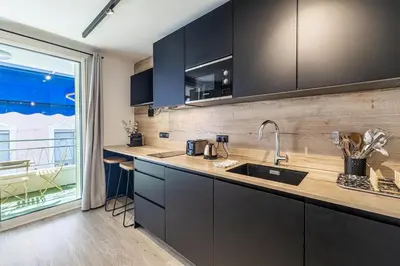 Cuisine ou kitchenette dans l'établissement 13 PRAD - Renovated apartment for 3 travelers near Croisette