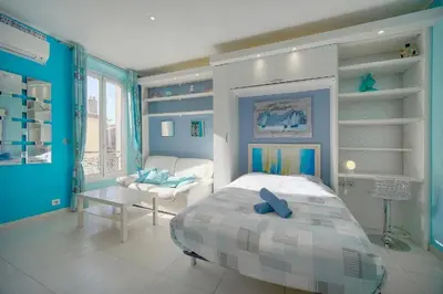 Un ou plusieurs lits dans un hébergement de l'établissement Studio Cannes Centre 2 min from La Croisette