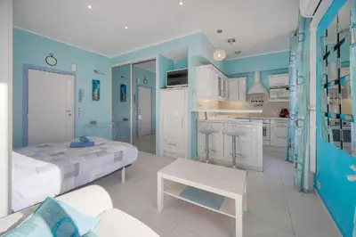 Cuisine ou kitchenette dans l'établissement Studio Cannes Centre 2 min from La Croisette