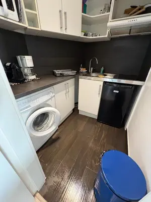 Cuisine ou kitchenette dans l'établissement Studio lumineux, terrasse, clim, parking, centre ville