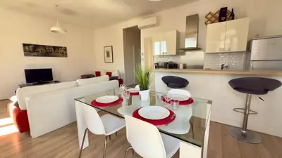 Cuisine ou kitchenette dans l'établissement Scène & Palmiers - Cannes