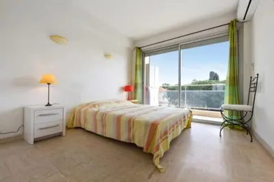 Un ou plusieurs lits dans un hébergement de l'établissement Apartment Near Beach With Sea View 2 Terraces!