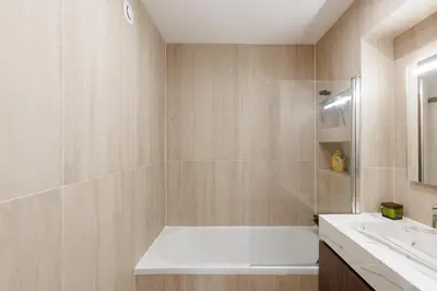 Salle de bains dans l'établissement L'Alina - Balcon - 6 pers - Vue mer