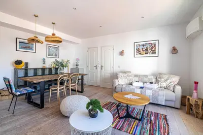 Coin salon dans l'établissement Superb flat - 2BR- 4 P - Cannes