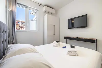 Un ou plusieurs lits dans un hébergement de l'établissement Charming flat - AC - 2BR - 6P - Cannes