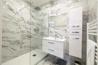 Salle de bains dans l'établissement Charming flat - AC - 2BR - 6P - Cannes
