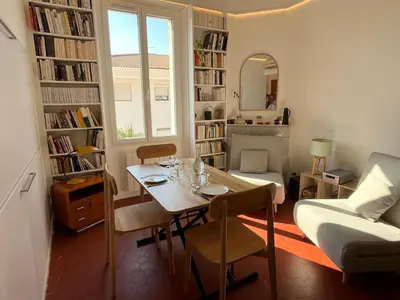 Coin salon dans l'établissement Elégant appartement 2 pièces centre Cannes Croisette plages