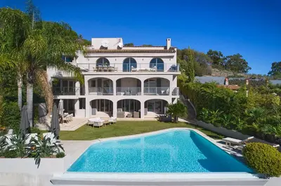 Piscine de l'établissement REF 2138 - Cannes - Villa sea view ou située à proximité