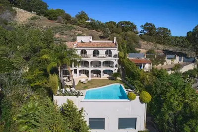 Piscine de l'établissement REF 2138 - Cannes - Villa sea view ou située à proximité