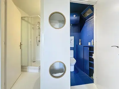 Plan de l'établissement 32m2 petite maison au bord de l'eau avec terrasse