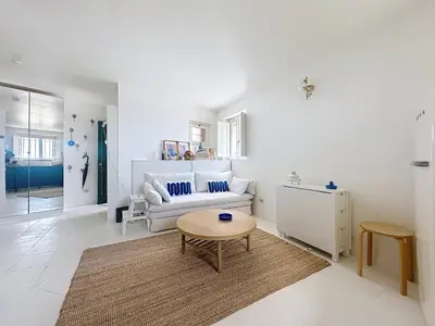 Plan de l'établissement 32m2 petite maison au bord de l'eau avec terrasse