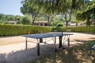 Tennis de table au sein de l'établissement Charmante Maison dans une belle residence ou à proximité