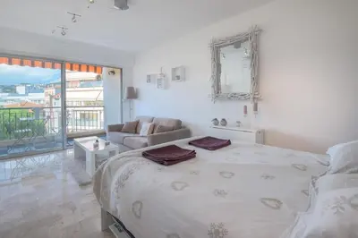 Plan de l'établissement Magnifique studio dans le centre-ville de Cannes