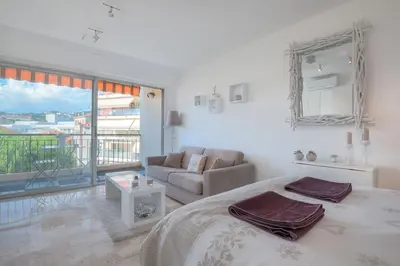 Plan de l'établissement Magnifique studio dans le centre-ville de Cannes