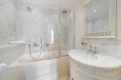 Salle de bains dans l'établissement Truly amazing 3 bedrooms Cannes center!!