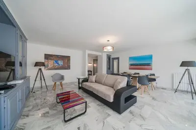Coin salon dans l'établissement Wdf 2 bedrooms heart of Cannes!!