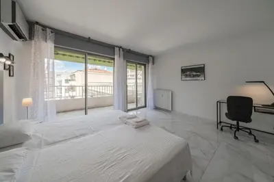 Un ou plusieurs lits dans un hébergement de l'établissement Wdf 2 bedrooms heart of Cannes!!
