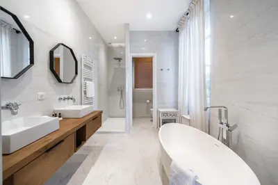 Salle de bains dans l'établissement Contemporary house in the center of Cannes with a pool and relaxation area