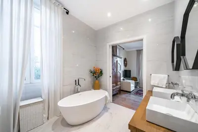 Salle de bains dans l'établissement Contemporary house in the center of Cannes with a pool and relaxation area