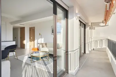 Coin salon dans l'établissement Wdf 2 bedroom heart of Cannes