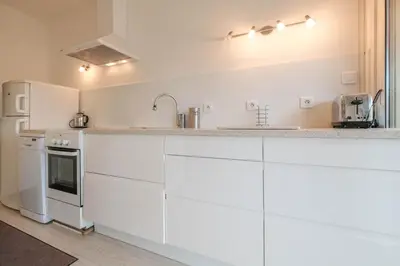 Cuisine ou kitchenette dans l'établissement Wonderful 1 bedroom 3 min walk to the Croisette!