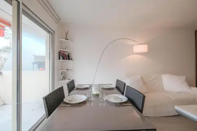 Coin salon dans l'établissement Wonderful 1 bedroom 3 min walk to the Croisette!