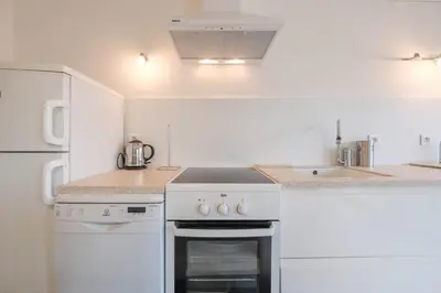 Cuisine ou kitchenette dans l'établissement Wonderful 1 bedroom 3 min walk to the Croisette!