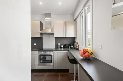 Cuisine ou kitchenette dans l'établissement Agréable studio à deux pas de la Croisette