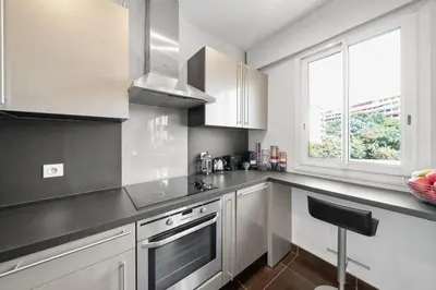 Cuisine ou kitchenette dans l'établissement Agréable studio à deux pas de la Croisette