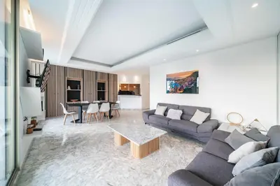 Télévision ou salle de divertissement dans l'établissement Superbe appartement 5 pièces sur la Croisette