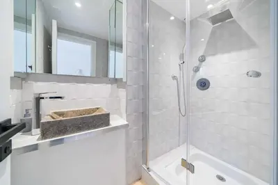Salle de bains dans l'établissement Superbe appartement 5 pièces sur la Croisette