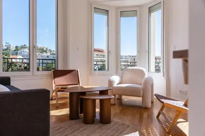 Coin salon dans l'établissement Superb two-bedroom near the Croisette