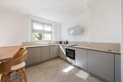 Cuisine ou kitchenette dans l'établissement Superb two-bedroom near the Croisette