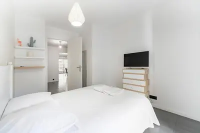 Un ou plusieurs lits dans un hébergement de l'établissement COZYSTAY - Brand new 3 bedrooms 2min walk to carlton hotel