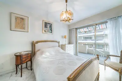 Un ou plusieurs lits dans un hébergement de l'établissement Apartment for 4 people in the heart of Cannes