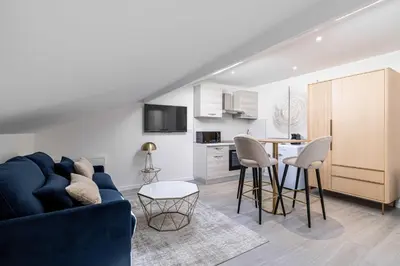 Cuisine ou kitchenette dans l'établissement Renovated and Bright Studio 3P - Cannes