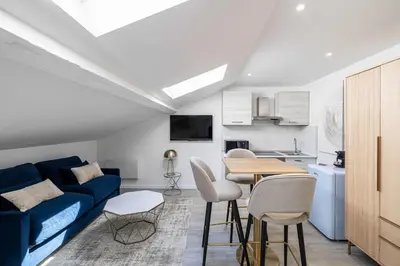 Cuisine ou kitchenette dans l'établissement Renovated and Bright Studio 3P - Cannes