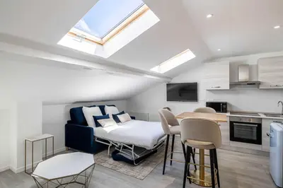 Cuisine ou kitchenette dans l'établissement Renovated and Bright Studio 3P - Cannes
