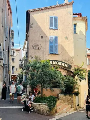 Clients de l'établissement Lumineux Grand 2pièces Antibes, Vieil Antibes