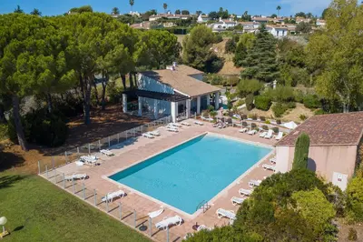 Piscine de l'établissement Cosy Apartement Gaia Villeneuve-Loubet - Happy Rentals ou située à proximité